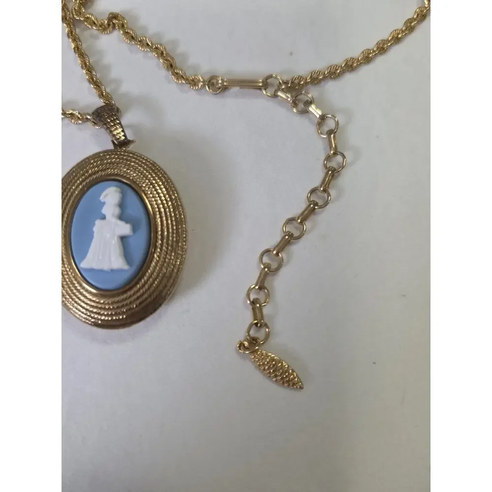 Vintage 1966 Avon Cameo Pendant Perfume Locket Cotillion Blue Gold Tone With Box